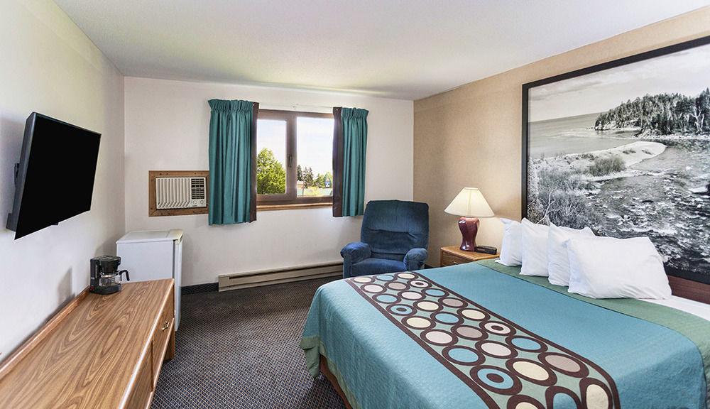 Super 8 By Wyndham Duluth Hotel Exterior photo