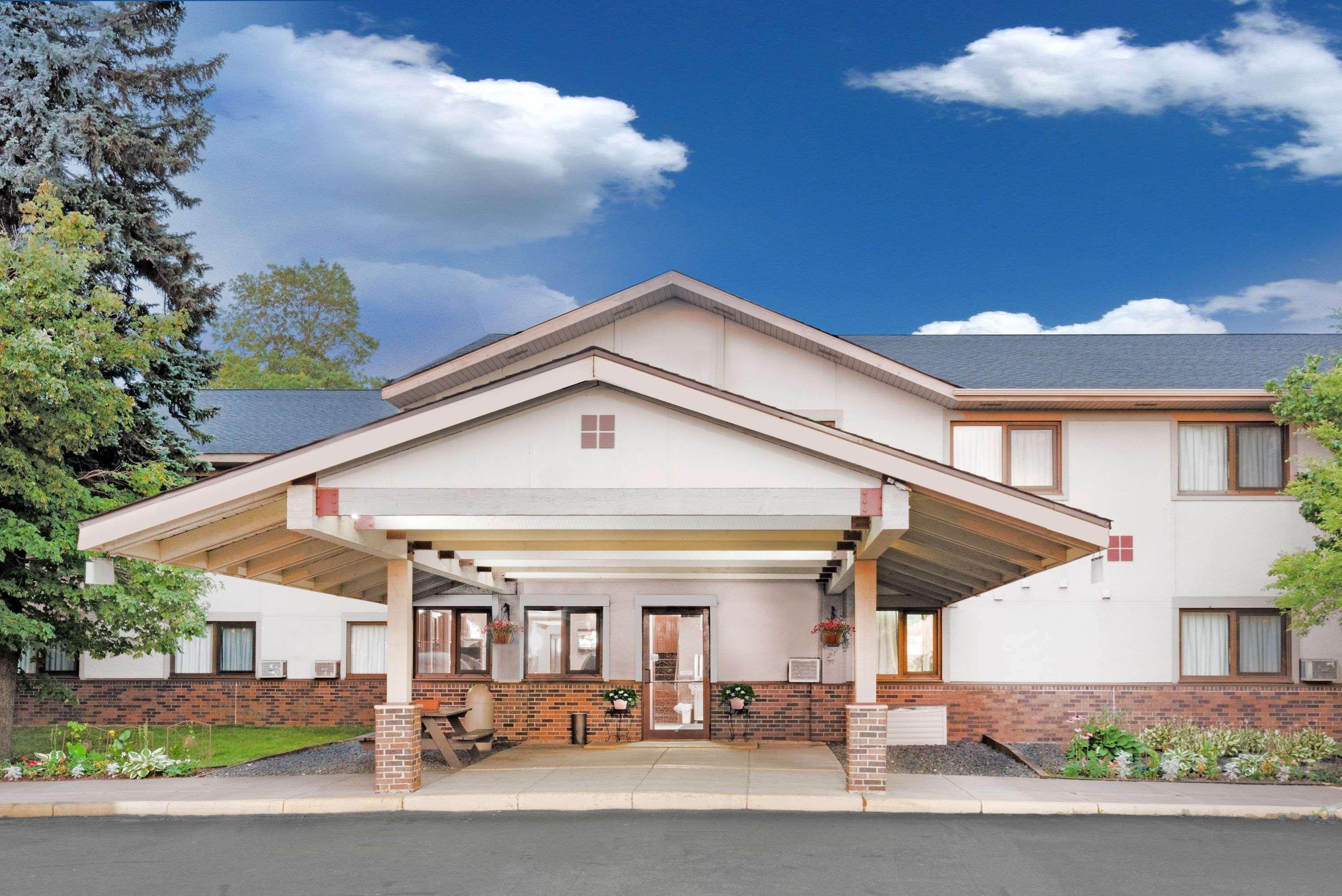 Super 8 By Wyndham Duluth Hotel Exterior photo