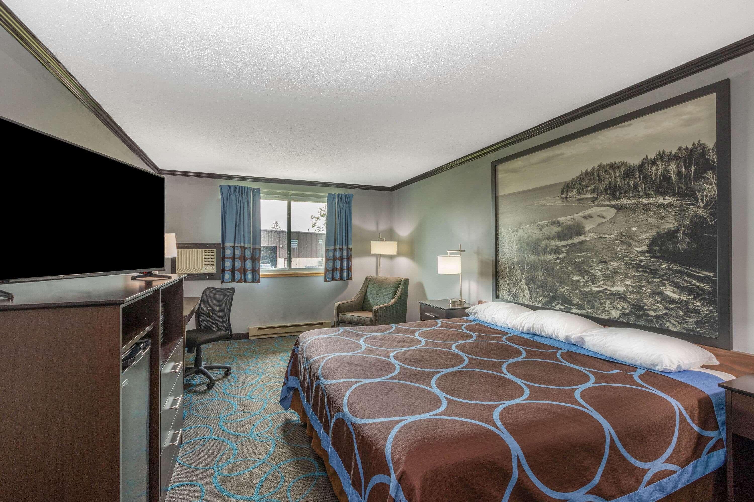 Super 8 By Wyndham Duluth Hotel Exterior photo