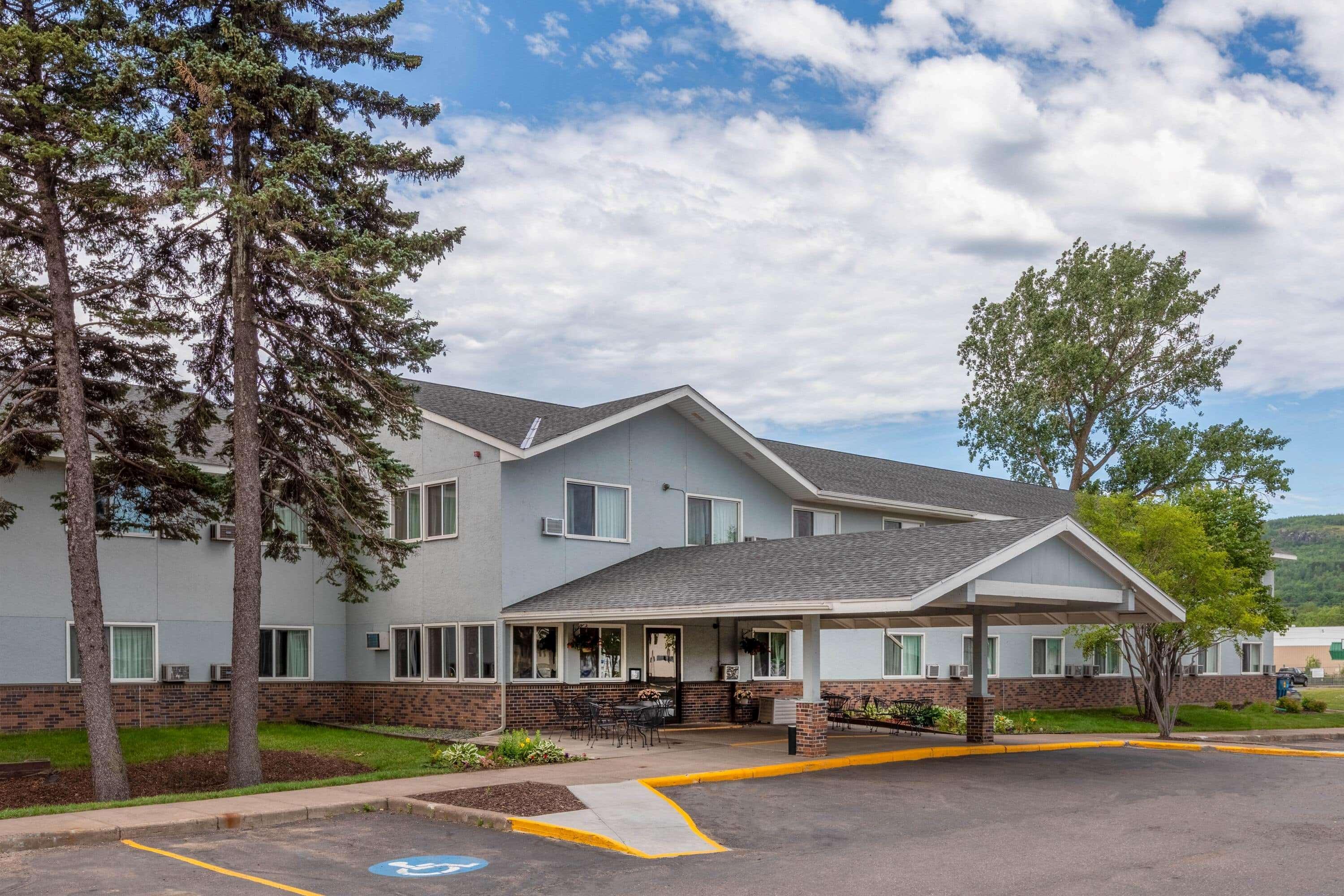 Super 8 By Wyndham Duluth Hotel Exterior photo