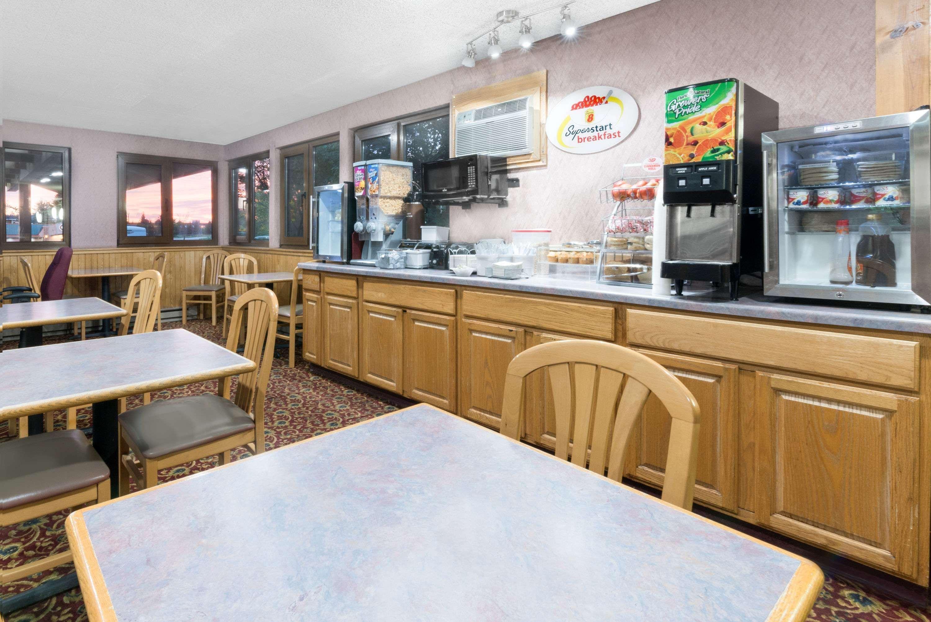 Super 8 By Wyndham Duluth Hotel Exterior photo