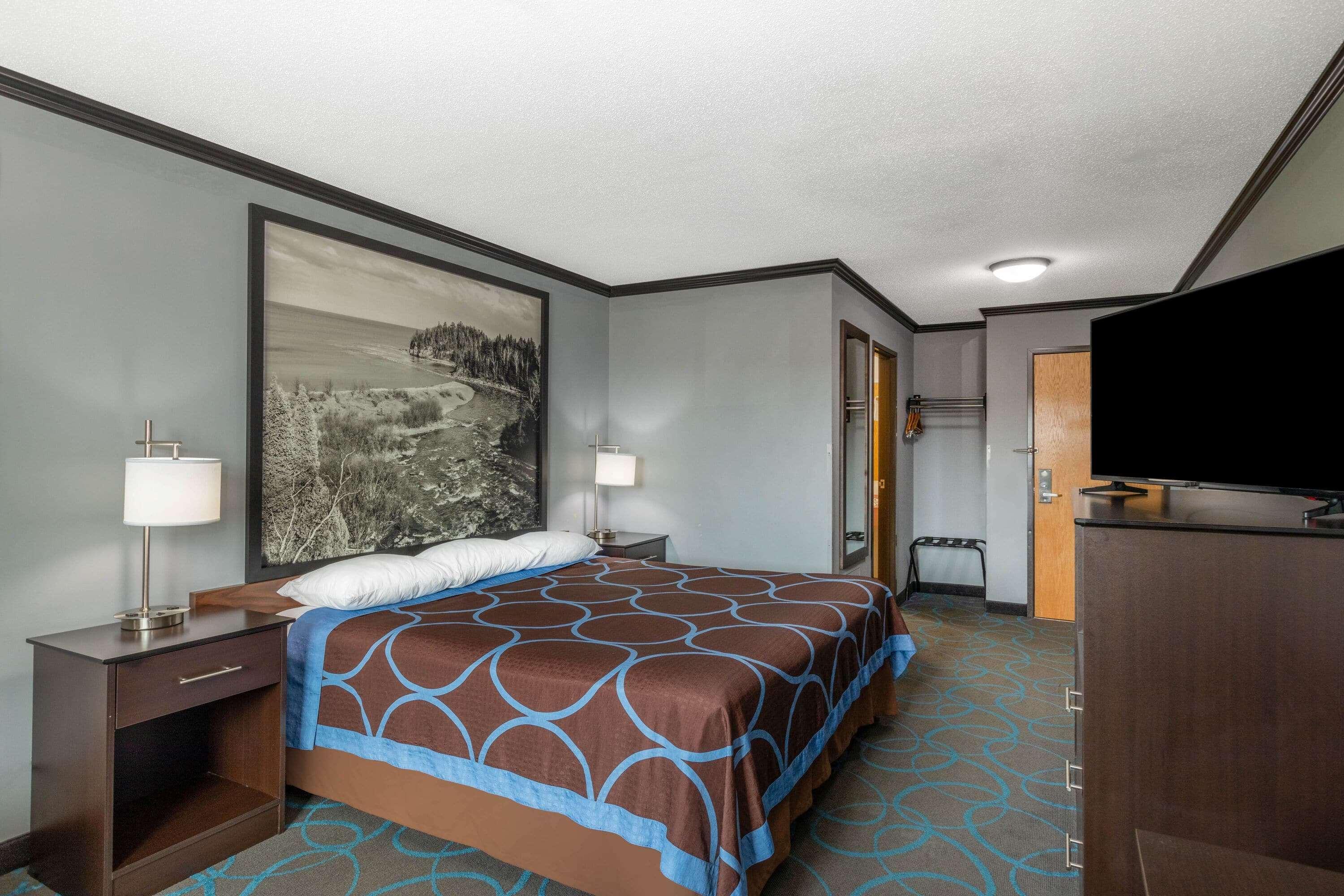 Super 8 By Wyndham Duluth Hotel Exterior photo