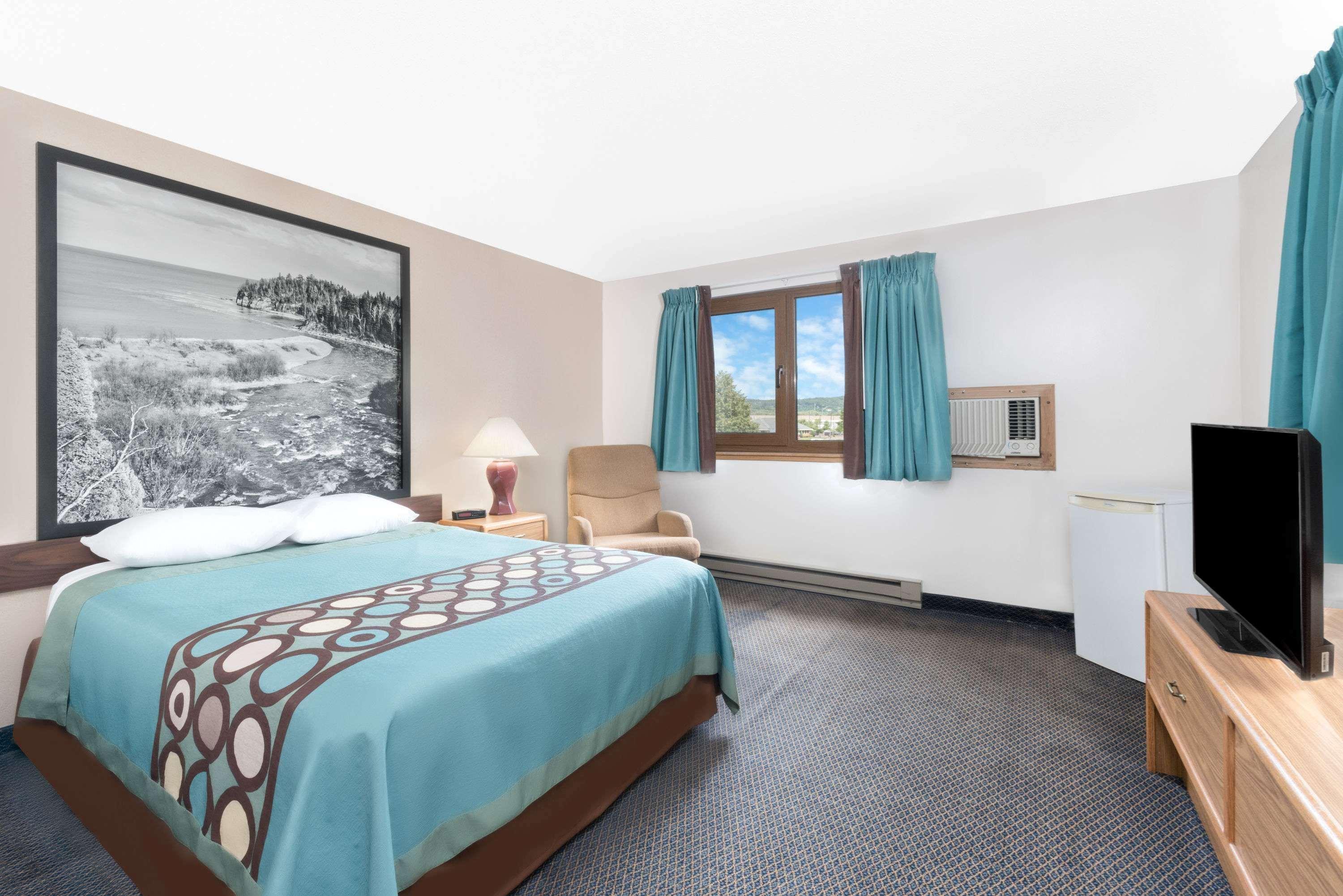Super 8 By Wyndham Duluth Hotel Exterior photo