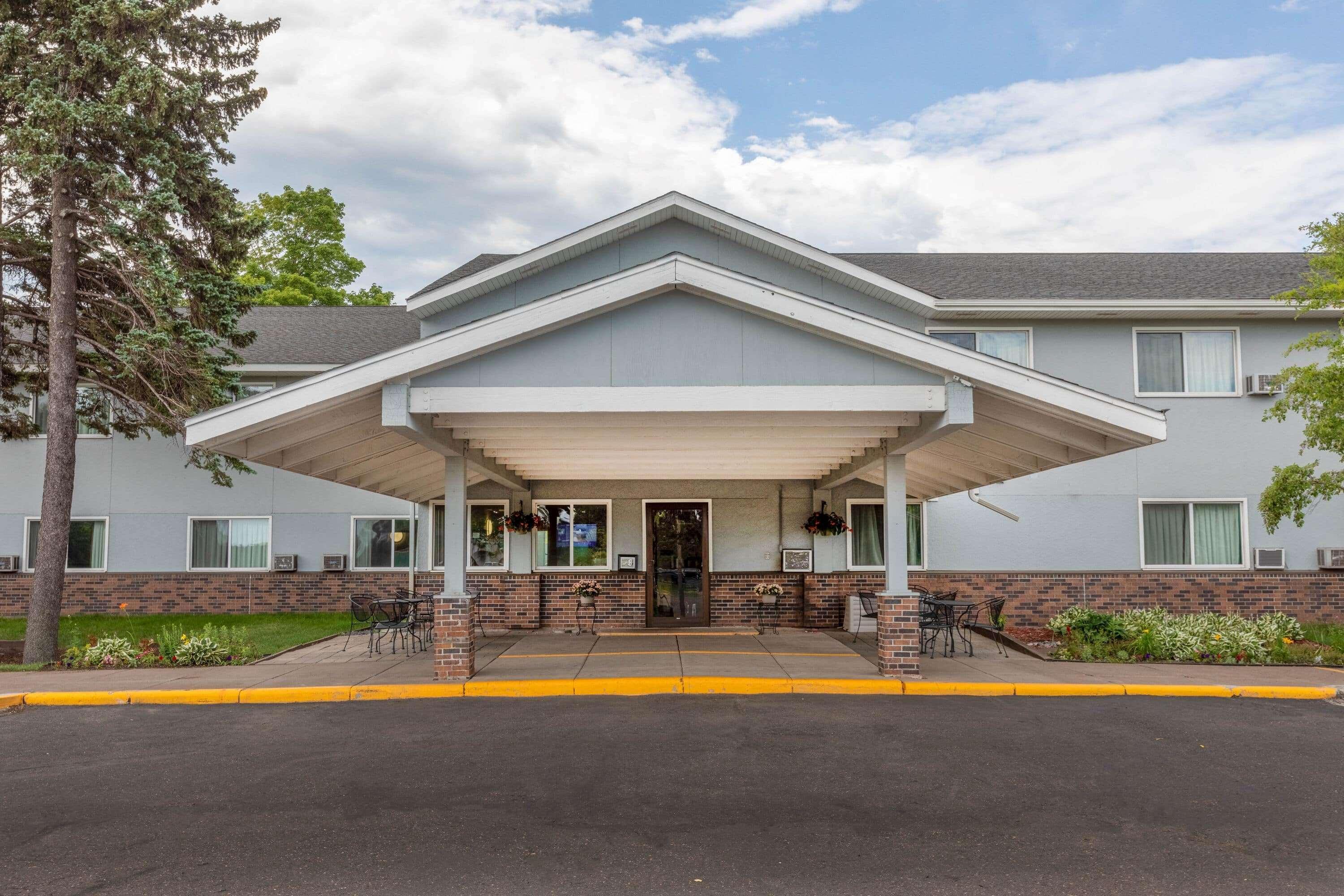Super 8 By Wyndham Duluth Hotel Exterior photo