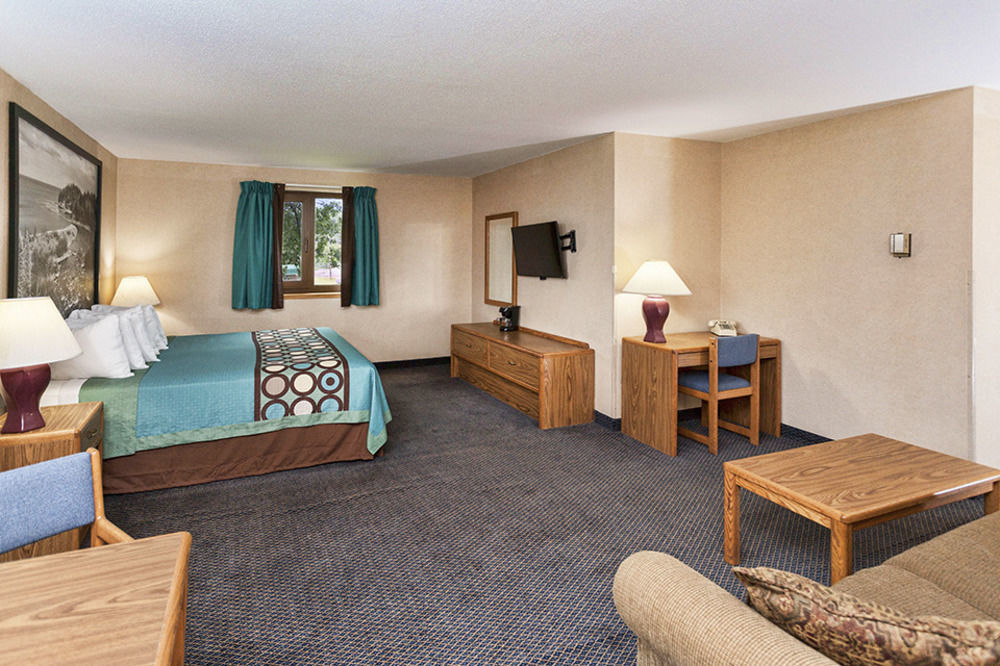 Super 8 By Wyndham Duluth Hotel Exterior photo