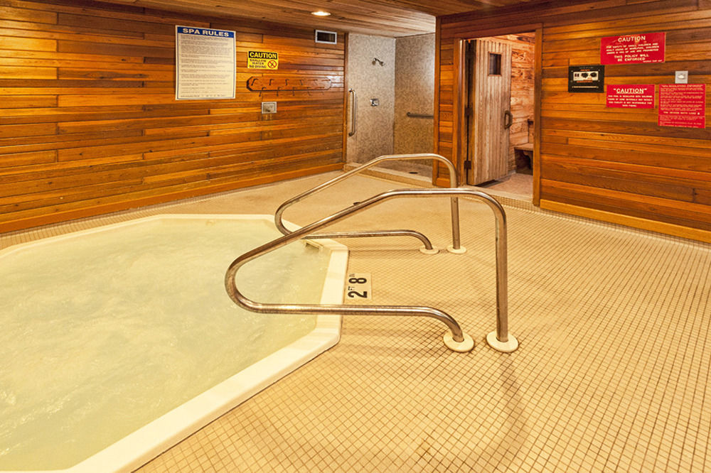 Super 8 By Wyndham Duluth Hotel Exterior photo